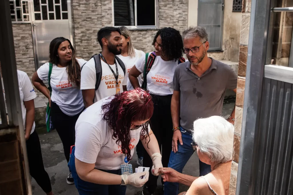 Un estudio realizado posteriormente mostró que los habitantes de las favelas tenían el doble de probabilidades de morir si tenían COVID-19 que los de barrios con mayores ingresos de la ciudad.