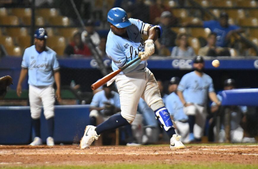 Los Tigres del Licey logran una blanqueada sobre los Leones del Escogido en el Quisqueya