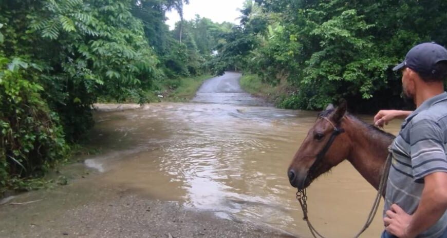 Lluvias causan inundaciones y calles intransitables en Puerto Plata