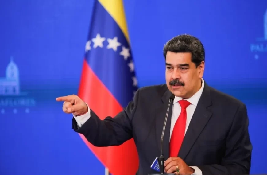 Nicolás Maduro critica a la…